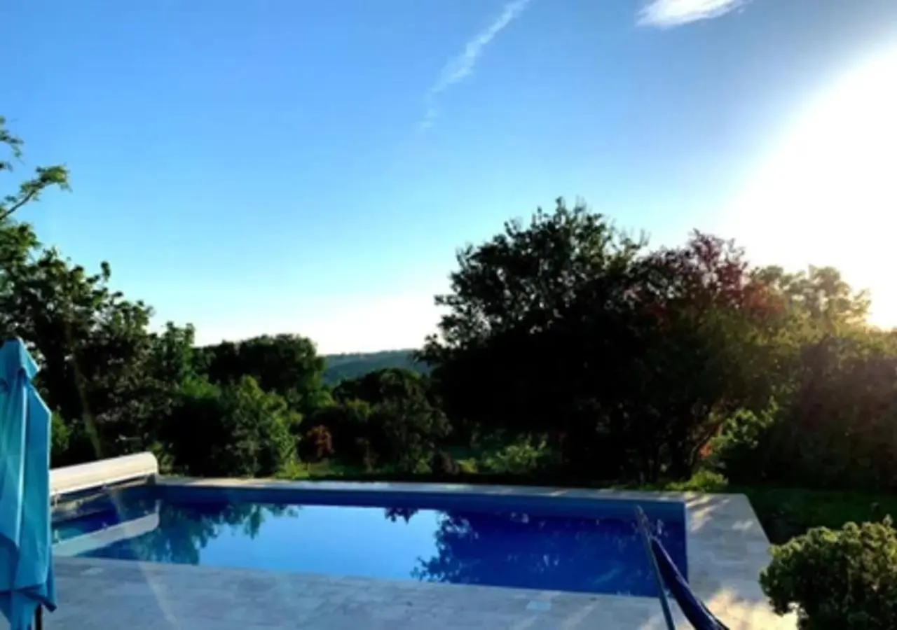 Magnone Vacance - Gite Le Petit Ruisseau Lavercantière 0*,  Frankrike